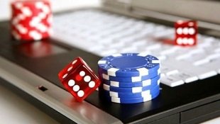 Pengguna dewasa Indonesia menikmati slot online nostoto melalui perangkat tablet dengan nyaman